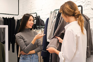 women shopping at offprice show